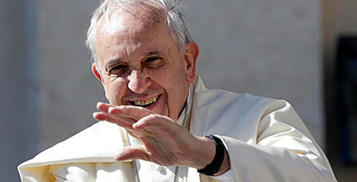Papa convida crentes e não crentes a pôr a mão na consciência